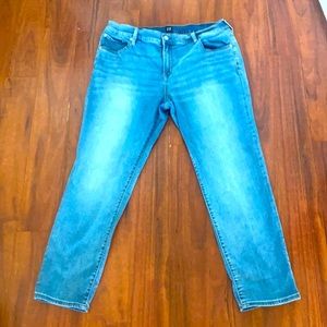 GAP Denim size 32 Girlfriend jeans in medium indigo